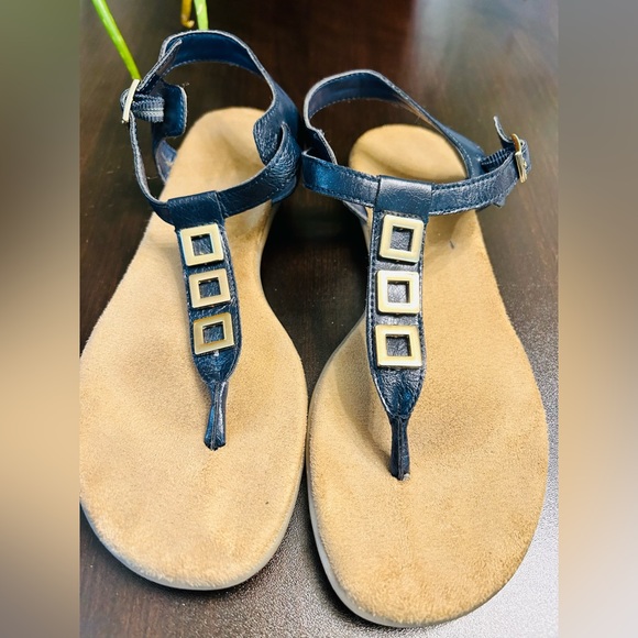 Aerosoles Navy Thong Sandals with Gold Detailing | Size 6.5 - Picture 2 of 13